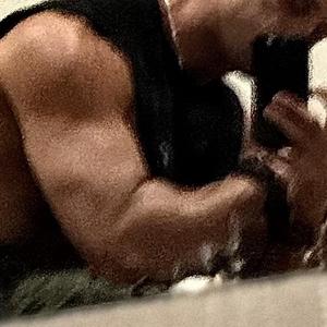 Preview thumbnail for Any fit couples out there looking for a fit daddy [35]