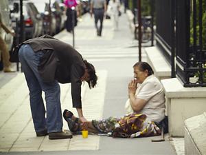Preview thumbnail for PsBattle: Keanu giving money to a homeless woman while filming in Paris