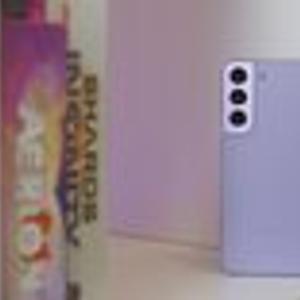 Preview thumbnail for Samsung Galaxy S22 review: Former flagship feeling fine