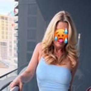 Preview thumbnail for 52f FL HotWife…come kiss some pink