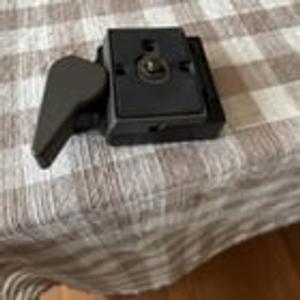 Preview thumbnail for What screw can mount the plate to the ball tripod head?