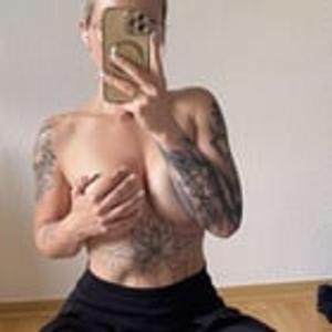 Preview thumbnail for Do you like a fit girl with Tattoos? 🤭